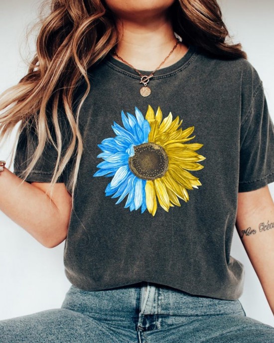 Women's Ukrane Sunflower Flowers Art Pattern Casual T Shirt